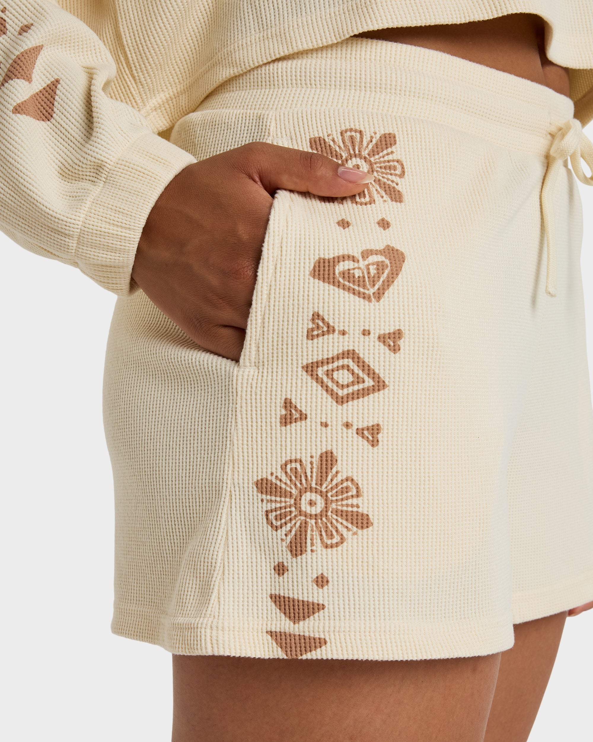 Womens Sandy Road Elastic Waist Shorts